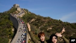 中国进一步对包括韩国在内的9个国家免签。(美联社:2020年10月6日)