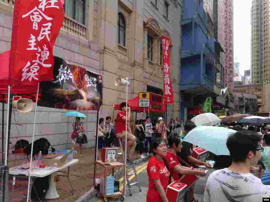 数万港人参加七一大游行誓言守护香港(美国之音海彦拍摄)