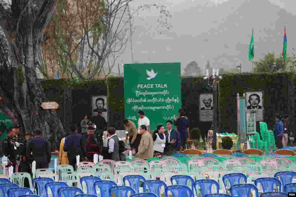 ပြည်ထောင်စုနေ့အခမ်းအနားပြင်ဆင်နေတဲ့ သတင်းဓါတ်ပုံများ 