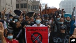 缅甸仰光民众走上街头,抗议军政府统治(2021年4月30日)