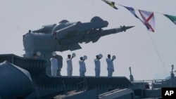 资料照:印度海军特遣舰队中的“兰维杰”号(INS Ranvijay)导弹驱逐舰