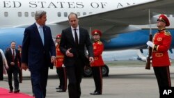 美国国务卿到格鲁吉亚和乌克兰访问。图为2016年7月6日，克里抵达格鲁吉亚机场。