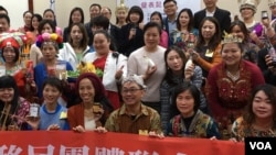 台湾新住民在立法院展示他们的创意产品 (齐勇明拍摄)