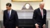 资料照:时任美国副总统拜登在白宫接待到访的时任中国国家副主席习近平。(2012年2月14日)