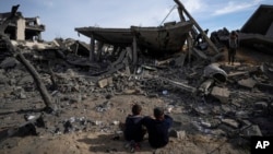 以色列保安部队空袭了加沙南部城市拉法并解救了两名以色列人质。(2024年2月12日)