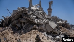 2024年7月3日,在以色列与哈马斯冲突期间,一名以色列士兵在加沙地带南部展开地面行动。(路透社)