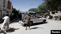 Binh sĩ canh gác tại hiện trường nơi hai công dân Trung Quốc bị một tay súng bắt cóc tại Quetta, Pakistan, ngày 24/5/2017.