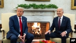 即将离任的拜登在圣诞节敦促美国人反思和团结,将上任的特朗普则抨击其政治对手与外国。(美联社:2024年11月14日)