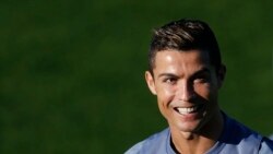 Ronaldo ရွှေဘော်လုံးဆု စတုတ္ထအကြိမ် ဆွတ်ခူး Ronaldo ရွှေဘော်လုံးဆု စတုတ္ထအကြိမ် ဆွတ်ခူး