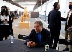 2021年6月3日,葡萄牙里斯本,持不同政见的中国艺术家艾未未在有关其新展“狂喜”(Rapture)的预览发布会上。