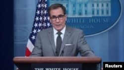 资料照片:白宫国家安全委员会战略沟通协调员科比在白宫记者会上讲话。(2023年2月27日)