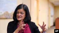 资料照片:来自华盛顿州的民主党联邦众议员贾亚帕尔在西雅图接受采访。(2021年11月12日)