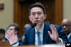 TikTok首席执行官周受资2023年3月23日赴国会山出席众议院能源与商务委员会听证会。