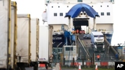 Scotland နိုင်ငံမှ ဝင်လာသော ပင်လယ်စာသည် ကုန်ကားများ