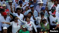 မြန်မာ့တပ်မတော်နဲ့ စစ်ထောက်ခံရေးဆန္ဒပြနေစဉ်