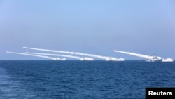 资料照:中国海军在渤海和黄海海域进行实弹军演。(2017年8月8日)