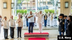 菲律宾一个高级代表团2018年5月18日在美军太平洋司令部访问(美国海军)