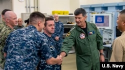 美国海军上将莫兰2018年9月视察驻日本美军基地(美国海军)