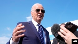 Tổng thống Joe Biden đang chống đỡ những hậu quả từ cuộc tranh luận thảm hại giữa ông với ông Trump