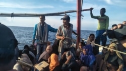 အင်ဒိုနီးရှား Aceh ကမ်းစပ်နားရောက် ရိုဟင်ဂျာဒုက္ခသည်လှေ ကမ်းကပ်ခွင့်ရဖို့ စောင့်ဆိုင်းနေ အင်ဒိုနီးရှား Aceh ကမ်းစပ်နားရောက် ရိုဟင်ဂျာဒုက္ခသည်လှေ ကမ်းကပ်ခွင့်ရဖို့ စောင့်ဆိုင်းနေ
