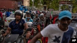 斯里兰卡一场经济危机导致国家通货膨胀失控、燃料和药品严重短缺。(美联社资料图)