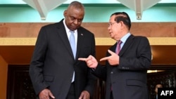 美国国防部长奥斯汀在金边同柬埔寨参议院主席洪森举行会晤。(2024年6月4日)