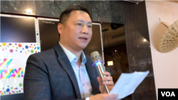 王丹在庆生会上