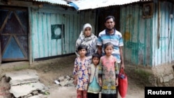 Cox's Bazar ဒုက္ခသည်စခန်းကနေ မြန်မာနိုင်ငံဘက်ပြန်မသွားချင်တဲ့အတွက် ဆွေမျိုးနေအိမ်မှာ ပုန်းအောင်းနေတဲ့ ရိုဟင်ဂျာမိသားစု