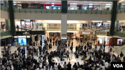 香港城市大学学生在新界沙田新城市广场中庭举办“无惧学术打压”公开论坛 (2019年10月29日)