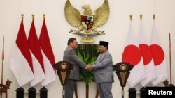 ဂျပန်ဝန်ကြီးချုပ် Shigeru Ishiba နဲ့ အင်ဒိုနီးရှားသမ္မတ Prabowo Subianto (ဓါတ်ပုံ - REUTERS/Ajeng Dinar Ulfiana)