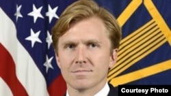 资料照:被美国当选总统唐纳德·特朗普提名为国防部负责政策次长的国防部前副助理部长埃布里奇·科尔比。