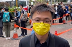 警方1-06国安法大搜捕暂时未被起诉的护士刘凯文表示,心情差及沉重,他3月1日到法庭旁听,声援被告的47名民主派人士 (美国之音/汤惠芸)