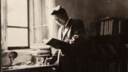 1956年,黄万里在清华新林院5号甲书房备课 (黄万里研究基金图片)