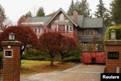 华为首席财务官孟晚舟的家庭在加拿大不列颠哥伦比亚省温哥华市拥有的两所房屋之一(2018年12月8日)。