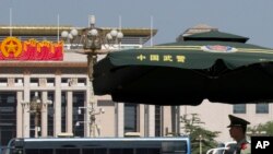 一名武警在六四镇压30周年前夕在天安门广场执勤。(2019年6月3日)