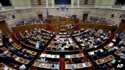 希腊总理齐普拉斯2015年7月23日在议会紧急会议上发言。(资料照片)