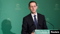 匈牙利财政部长沃尔高在布达佩斯举行的一个商业会议上讲话。(2020年3月10日)