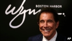 赌场大亨史蒂夫·韦恩(Steve Wynn)在麻萨诸塞州梅德福举行的新闻发布会上(2016年3月15日)。