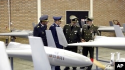 伊朗陆军网站2023年4月20日公布的照片显示伊朗军队最高层将领参加向伊朗陆军提供无人机的仪式。