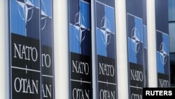 На фото: Логотипи НАТО у штаб-квартирі Альянсу. Жотвень 2021