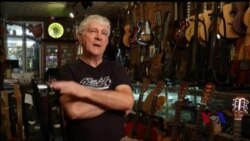 用纽约地标建筑废弃木材制造精美吉他 用纽约地标建筑废弃木材制造精美吉他