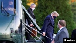 မေရီလန်းပြည်နယ် Bethesda မှာရှိတဲ့ Walter Reed စစ်ဆေးရုံ အထူးကုသခန်းသို့ သမ္မတ Trump ရောက်ရှိ