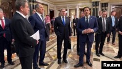 2025年2月18日,美国国务卿马尔科·卢比奥、俄罗斯外交部长谢尔盖·拉夫罗夫与美俄代表团成员在沙特阿拉伯利雅得就乌克兰问题举行会谈。