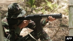 အာဏာသိမ်းဆန့်ကျင်ရေး သမားတဦး KNU နယ်မြေတွင် စစ်သင်တန်းတက်နေစဉ် (ဓာတ်ပုံ-AFP)