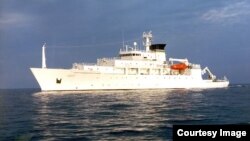 美国海军"鲍迪奇号"海洋测量船(资料照)。它收回来一个无人潜航器,而中国军方将另一个劫走。
