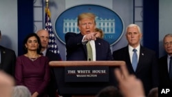 特朗普总统星期二在白宫新冠病毒工作组举行的新闻发布会上讲话。(美联社照片)