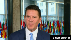 美国务次卿克拉奇接受美国之音专访。(2020年2月19日)