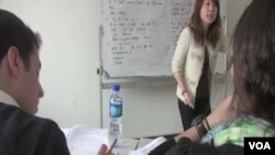 资料照片:10万强基金会希望将更多的美国学生送到中国学习。