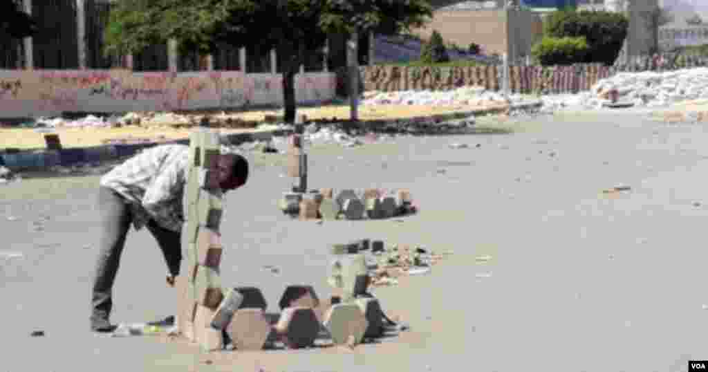 Iraq President Fouad Massoum (right) followed by Iraq Foreign Minister Ibrahim Al-Jaafari arrive with Iraqi officials for a conference aimed at helping Iraq fight off extremists from the Islamist State, at Orly airport, south of Paris, France, Sept. 15, 2014.