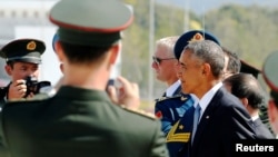 美国总统奥巴马抵达中国杭州萧山国际机场出席G20峰会。 (2016年9月3日)